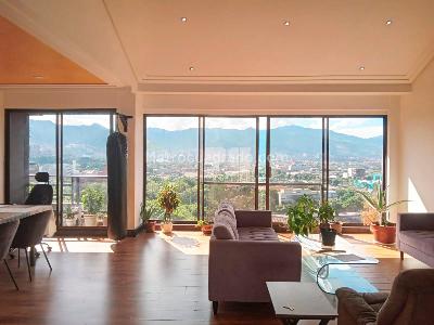 Apartamento de 3 alcobas en venta en El Poblado, Medellín, 230 m² · foto 3 de 19