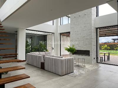Casa de 5 alcobas en venta en Llanogrande, Rionegro, 800 m² · foto 3 de 18