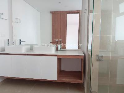 Apartamento de 3 alcobas en venta en El Poblado, Medellín, 205 m² · foto 14 de 17