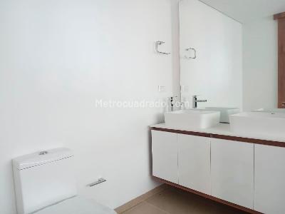 Apartamento de 3 alcobas en venta en El Poblado, Medellín, 205 m² · foto 15 de 17