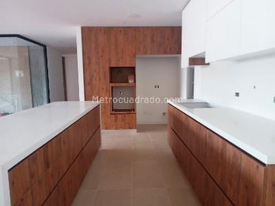 Apartamento de 3 alcobas en venta en El Poblado, Medellín, 205 m² · foto 5 de 17