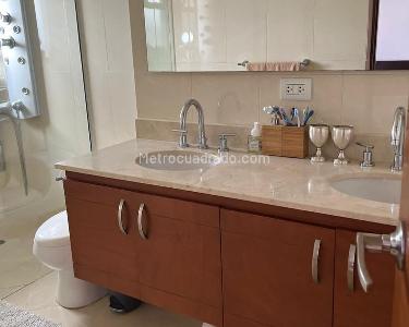 Apartamento de 3 alcobas en venta en El Poblado, Medellín, 154 m² · foto 16 de 17