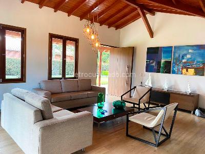 Casa de 4 alcobas en venta en Rionegro, Rionegro, 365 m² · foto 2 de 16