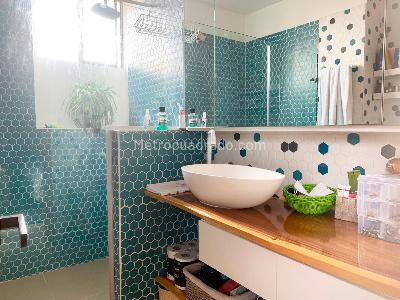 Apartamento de 2 alcobas en venta en El Poblado, Medellín, 138 m² · foto 14 de 15