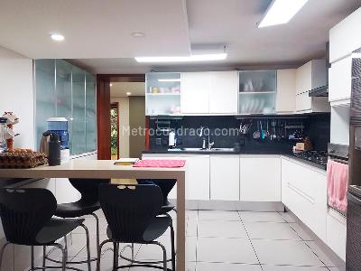 Casa de 3 alcobas en venta en El Poblado, Medellín, 280 m² · foto 5 de 17
