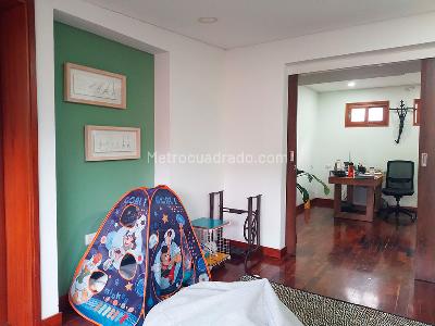 Casa de 3 alcobas en venta en El Poblado, Medellín, 280 m² · foto 9 de 17