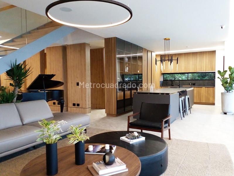 Casa Amplia de 4 Alcobas con Piscina en El Poblado - 2