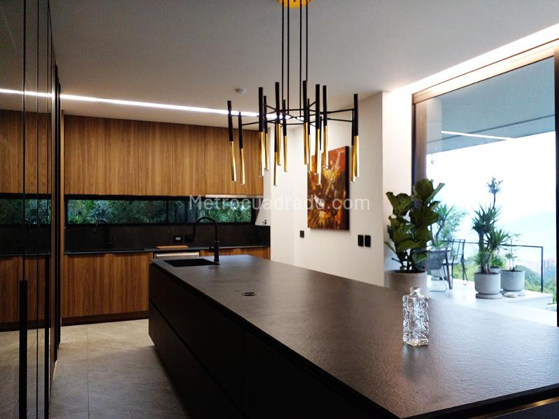 Casa Amplia de 4 Alcobas con Piscina en El Poblado - 4