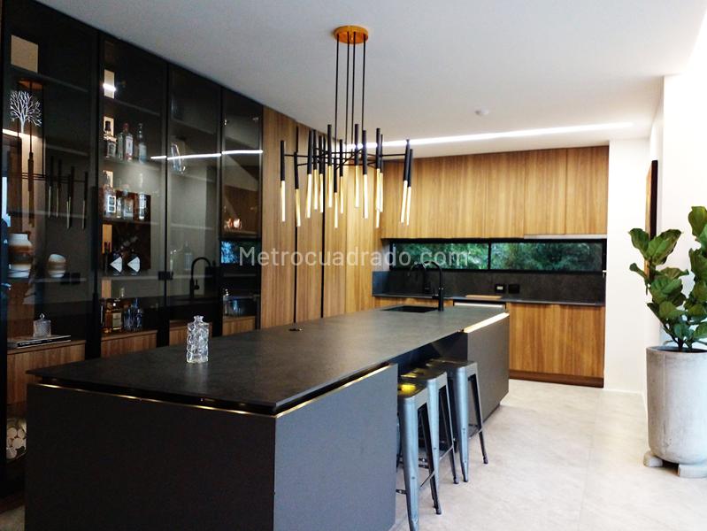 Casa Amplia de 4 Alcobas con Piscina en El Poblado - 5