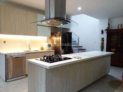 Casa de 3 alcobas en venta en Envigado, Envigado, 212 m² · foto 6 de 18