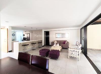 Casa de 3 alcobas en venta en El Poblado, Medellín, 186 m² · foto 2 de 15