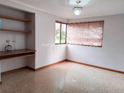 Apartamento de 3 alcobas en venta en El Poblado, Medellín, 229 m² · foto 12 de 14