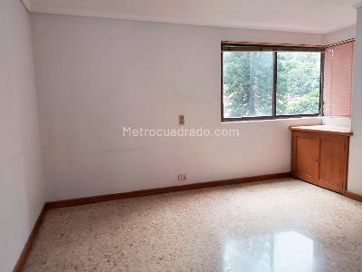 Apartamento de 3 alcobas en venta en El Poblado, Medellín, 229 m² · foto 13 de 14