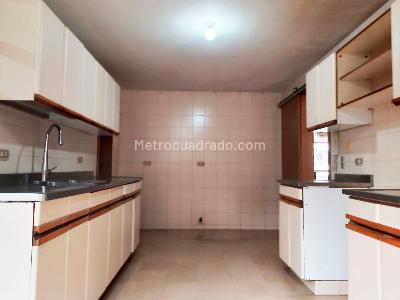 Apartamento de 3 alcobas en venta en El Poblado, Medellín, 229 m² · foto 5 de 14