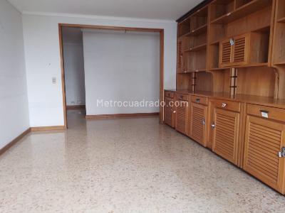 Apartamento de 3 alcobas en venta en El Poblado, Medellín, 229 m² · foto 7 de 14