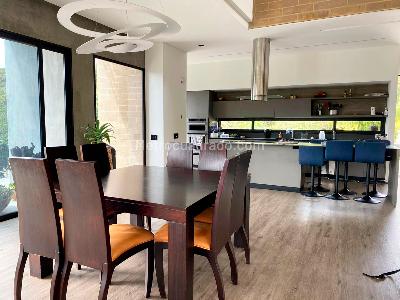 Casa de 4 alcobas en venta en Envigado, Envigado, 520 m² · foto 4 de 18