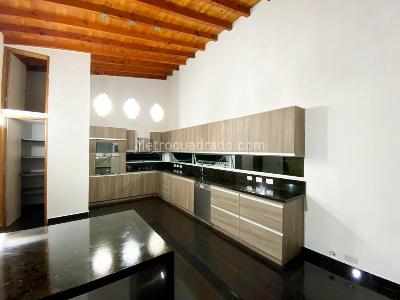 Casa de 4 alcobas en venta en Rionegro, Rionegro, 350 m² · foto 4 de 13