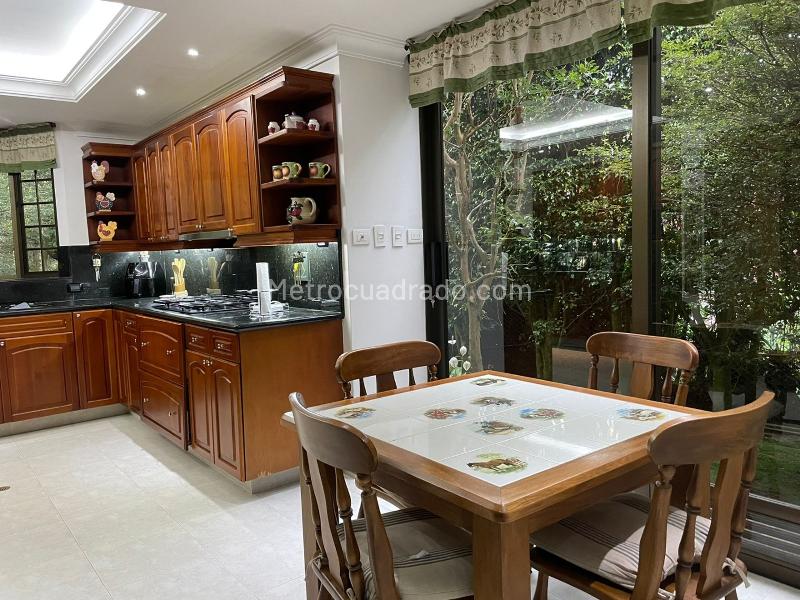 Spacious 3BR House with Garden in El Poblado - 6