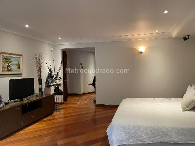 Casa de 3 alcobas en venta en El Poblado, Medellín, 433 m² · foto 10 de 18