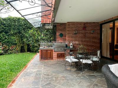 Casa de 3 alcobas en venta en El Poblado, Medellín, 433 m² · foto 16 de 18