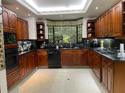 Casa de 3 alcobas en venta en El Poblado, Medellín, 433 m² · foto 5 de 18