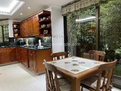 Casa de 3 alcobas en venta en El Poblado, Medellín, 433 m² · foto 6 de 18