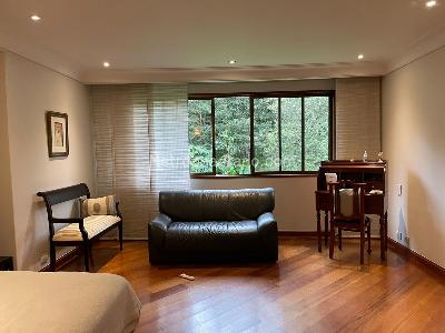 Casa de 3 alcobas en venta en El Poblado, Medellín, 433 m² · foto 9 de 18