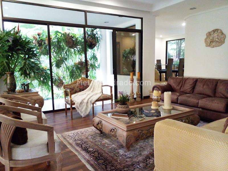 Casa de 3 Alcobas en Conjunto Cerrado Cerca a Colegios en El Poblado