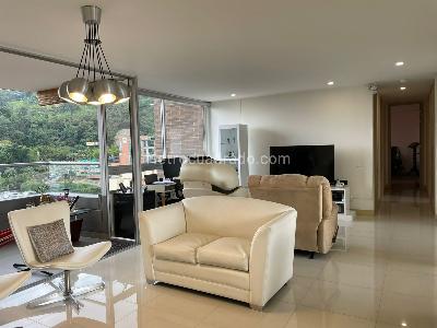 Apartamento de 3 alcobas en venta en Castropol, Medellín, 137 m² · foto 2 de 15