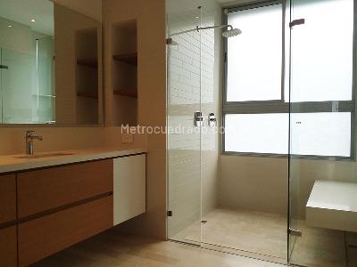 Apartamento de 3 alcobas en venta en El Poblado, Medellín, 268 m² · foto 17 de 19