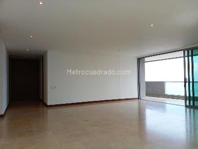 Apartamento de 3 alcobas en venta en El Poblado, Medellín, 268 m² · foto 2 de 19