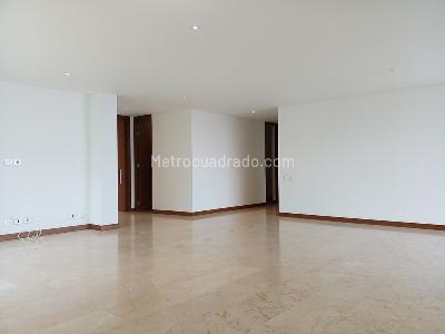 Apartamento de 3 alcobas en venta en El Poblado, Medellín, 268 m² · foto 4 de 19