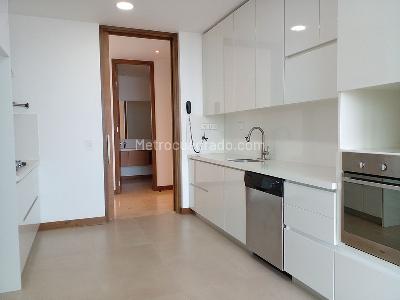 Apartamento de 3 alcobas en venta en El Poblado, Medellín, 268 m² · foto 7 de 19