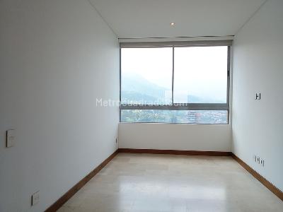 Apartamento de 3 alcobas en venta en El Poblado, Medellín, 268 m² · foto 8 de 19