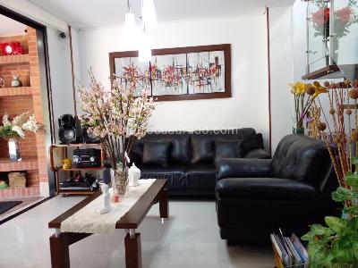 Casa de 3 alcobas en venta en Envigado, Envigado, 215 m² · foto 2 de 20