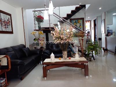 Casa de 3 alcobas en venta en Envigado, Envigado, 215 m² · foto 3 de 20