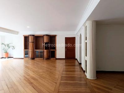 Apartamento de 3 alcobas en venta en El Poblado, Medellín, 241 m² · foto 3 de 20