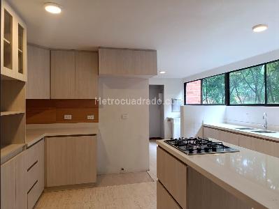 Apartamento de 3 alcobas en venta en El Poblado, Medellín, 241 m² · foto 10 de 20
