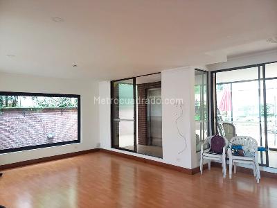 Casa de 5 alcobas en venta en El Poblado, Medellín, 381 m² · foto 2 de 19