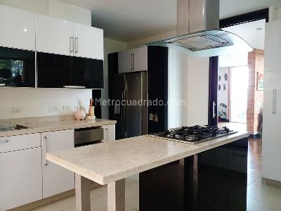 Casa de 3 alcobas en venta en El Poblado, Medellín, 390 m² · foto 6 de 20