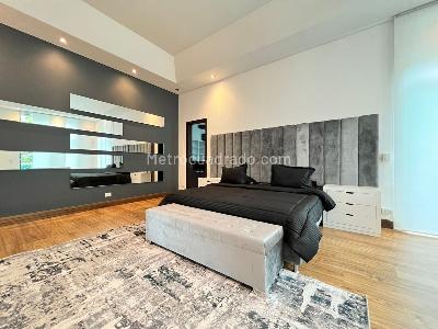 Casa de 5 alcobas en venta en El Poblado, Medellín, 1150 m² · foto 10 de 18