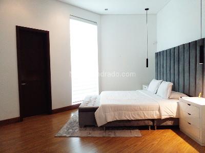 Casa de 5 alcobas en venta en El Poblado, Medellín, 1150 m² · foto 13 de 18