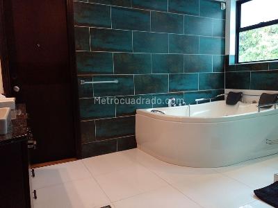 Casa de 5 alcobas en venta en El Poblado, Medellín, 1150 m² · foto 15 de 18