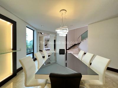 Casa de 5 alcobas en venta en El Poblado, Medellín, 1150 m² · foto 4 de 18