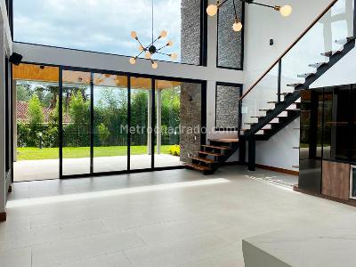 Casa de 4 alcobas en venta en Rionegro, Rionegro, 410 m² · foto 2 de 20