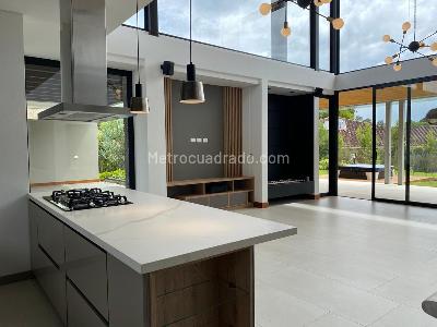 Casa de 4 alcobas en venta en Rionegro, Rionegro, 410 m² · foto 3 de 20