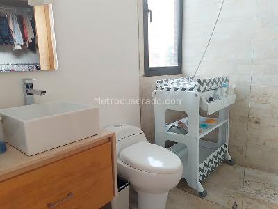 Apartamento de 2 alcobas en venta en El Poblado, Medellín, 130 m² · foto 14 de 16