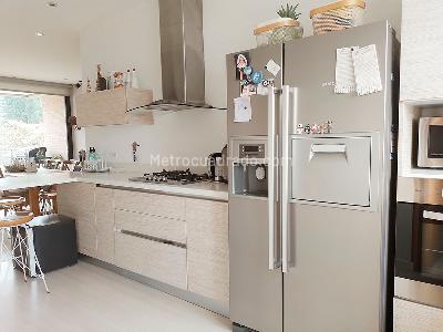Apartamento de 2 alcobas en venta en El Poblado, Medellín, 130 m² · foto 6 de 16