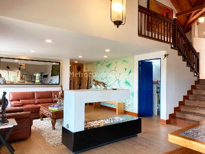 Casa en venta en Envigado, Envigado · foto 2 de 18