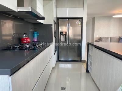 Apartamento de 3 alcobas en venta en El Poblado, Medellín, 150 m² · foto 7 de 19
